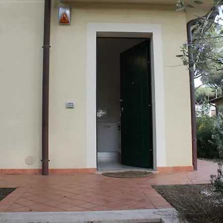 Liberius A 100m Dal Mare 马里纳-迪卡斯塔涅托